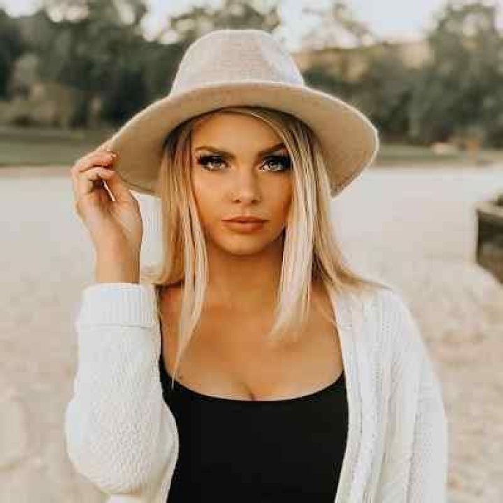 
Krissy Jaxx Height, Weight, Net Worth, Age, Birthday, Wikipedia, Who, Nationality, Biography 